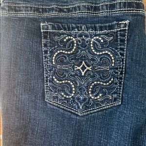 Sz 18 Jean shorts. Needs a new zipper. Very comfy!